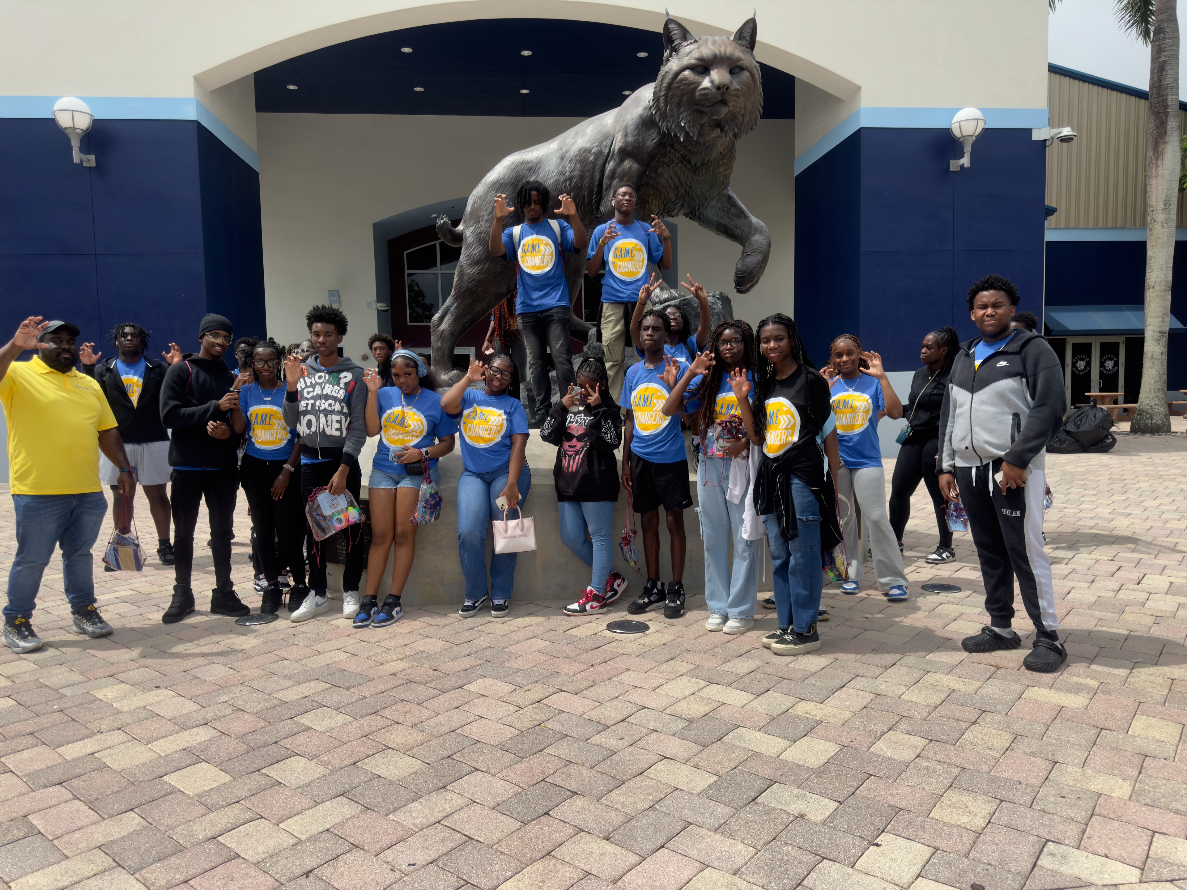 Students gathered around wildcat statue on campus